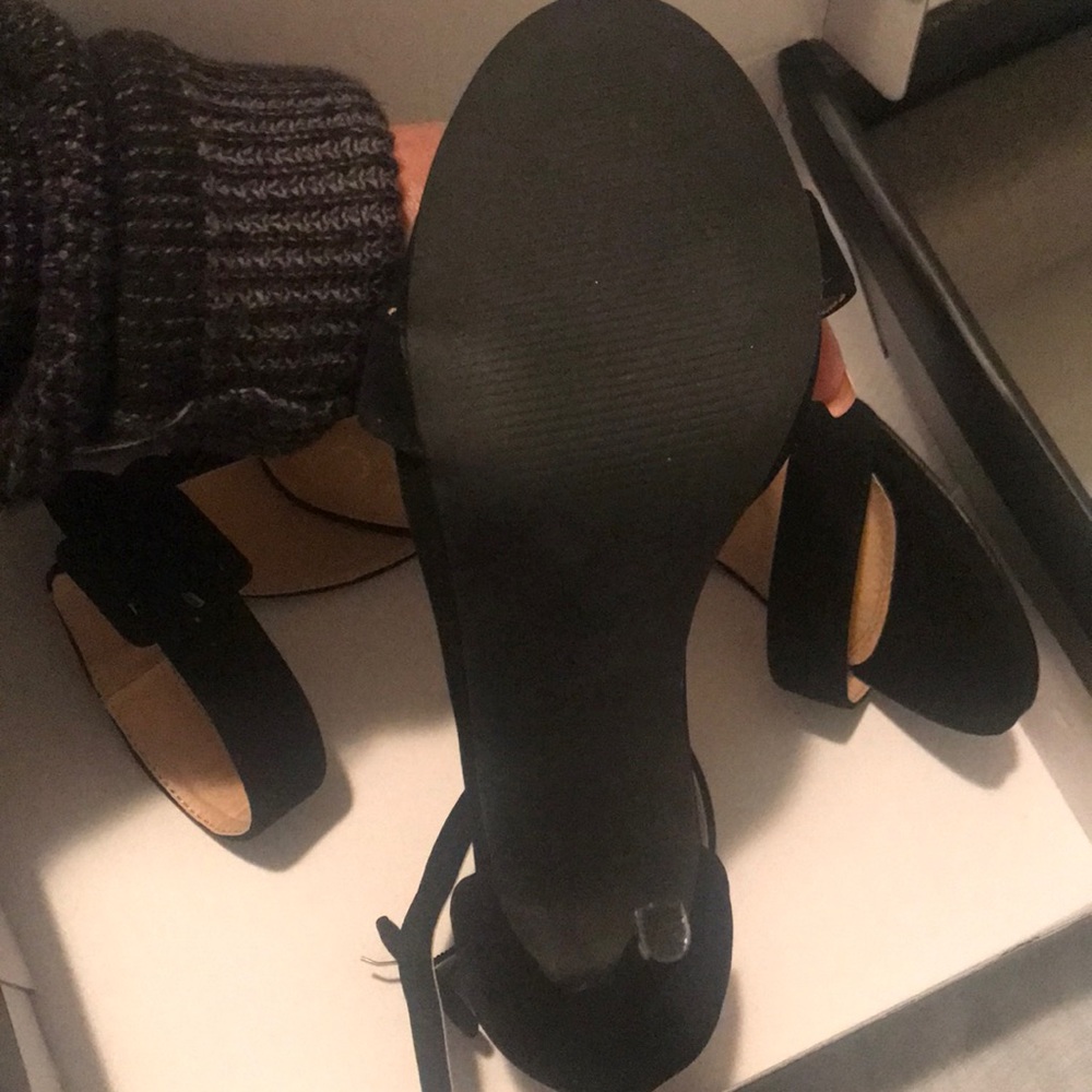 Heels - Picture 3 of 3